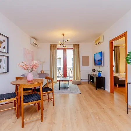 Apartment Kiraly Str. Corner Downtown
