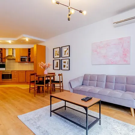 Kiraly Str. Corner Downtown Apartment