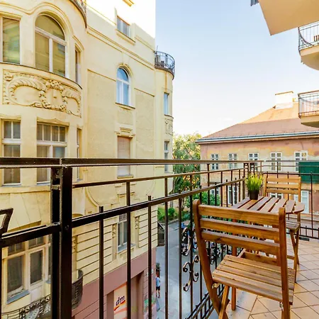Kiraly Str. Corner Downtown Apartment Budapest